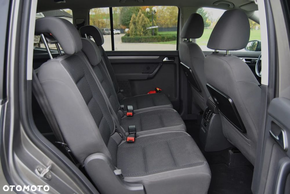 Volkswagen Touran - 8