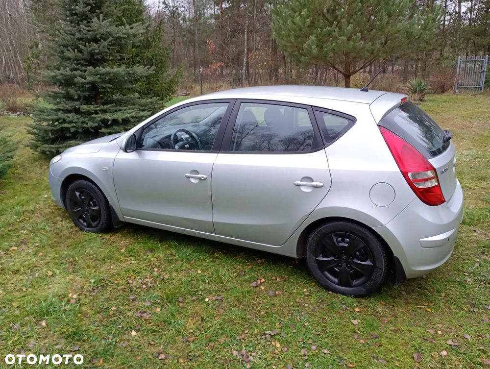 Hyundai i30 1.6 CRDi Base + World Cup - 9