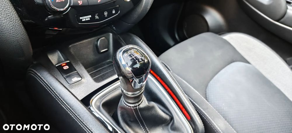 Nissan Qashqai - 25