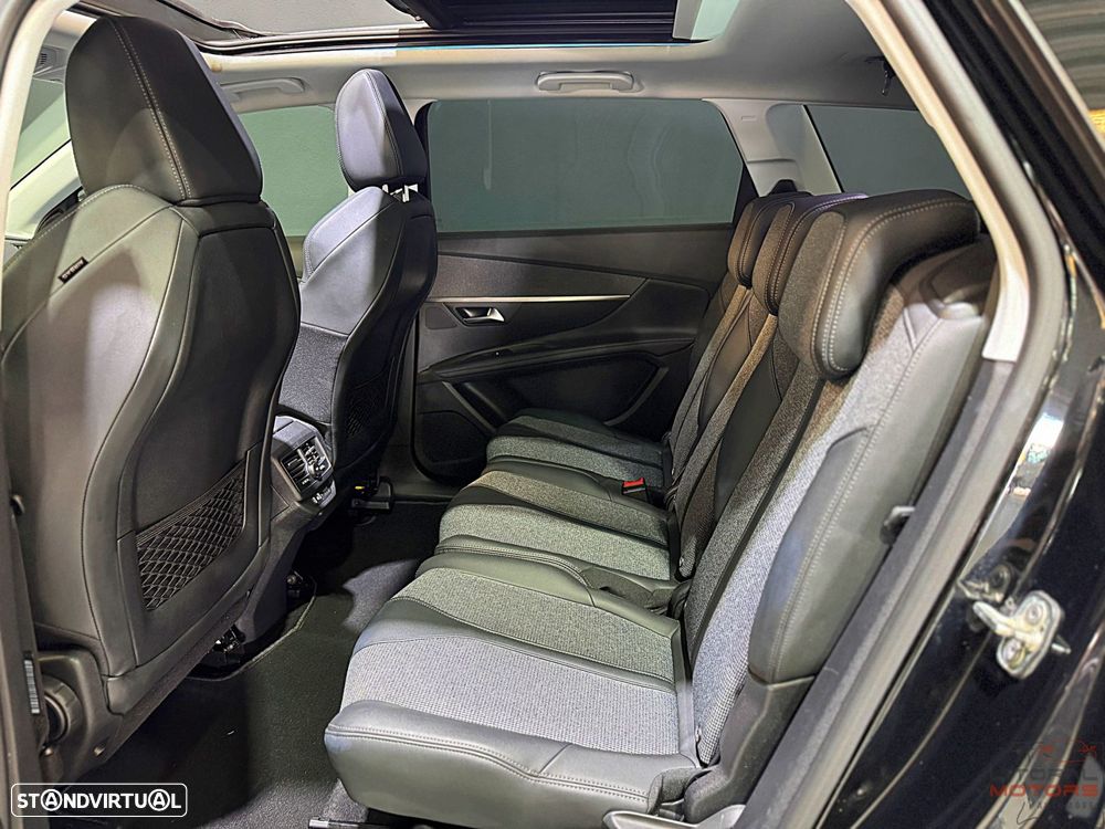Peugeot 5008 1.2 PureTech Allure Pack EAT8 - 17