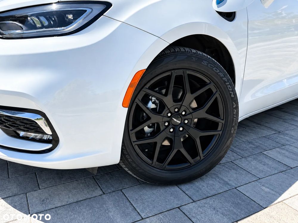 Chrysler Pacifica - 2