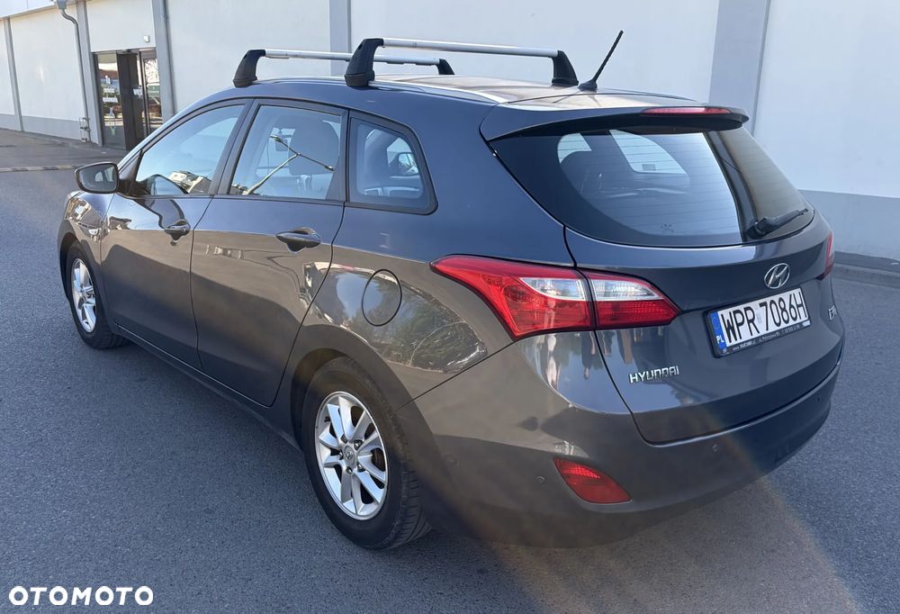 Hyundai i30 1.4 CRDi Classic + - 6