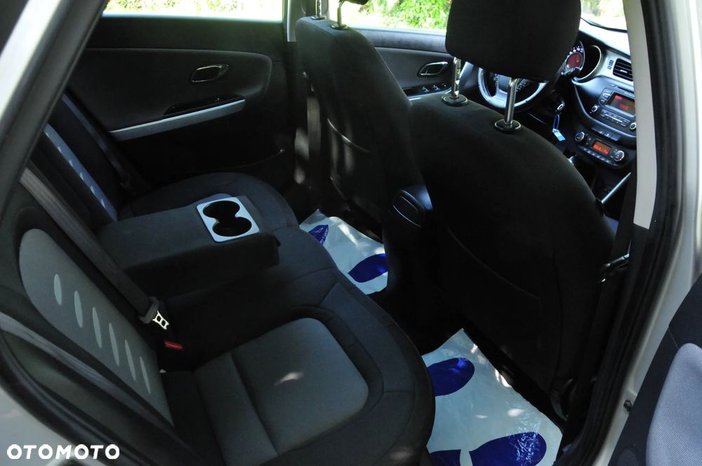 Kia Ceed 1.6 GDI Dream Team Edition - 25