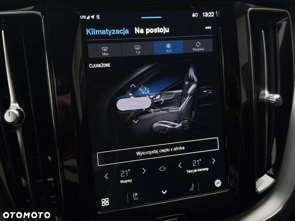 Volvo XC 60 B4 D Plus Dark - 24