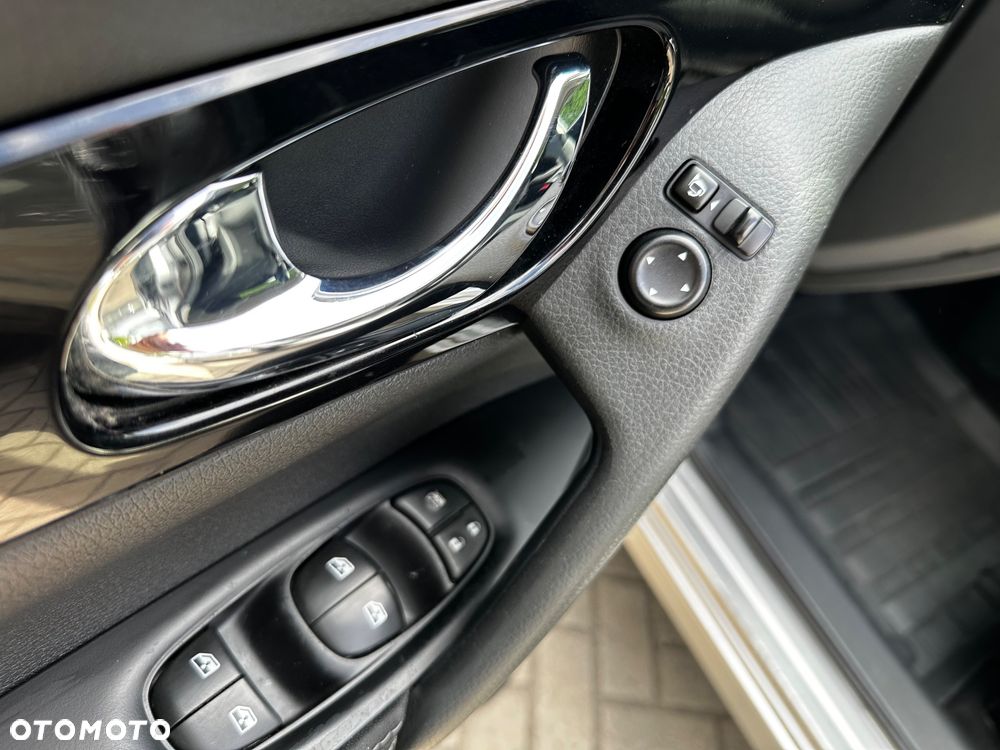 Nissan Qashqai 1.2 DIG-T Xtronic ACENTA - 18