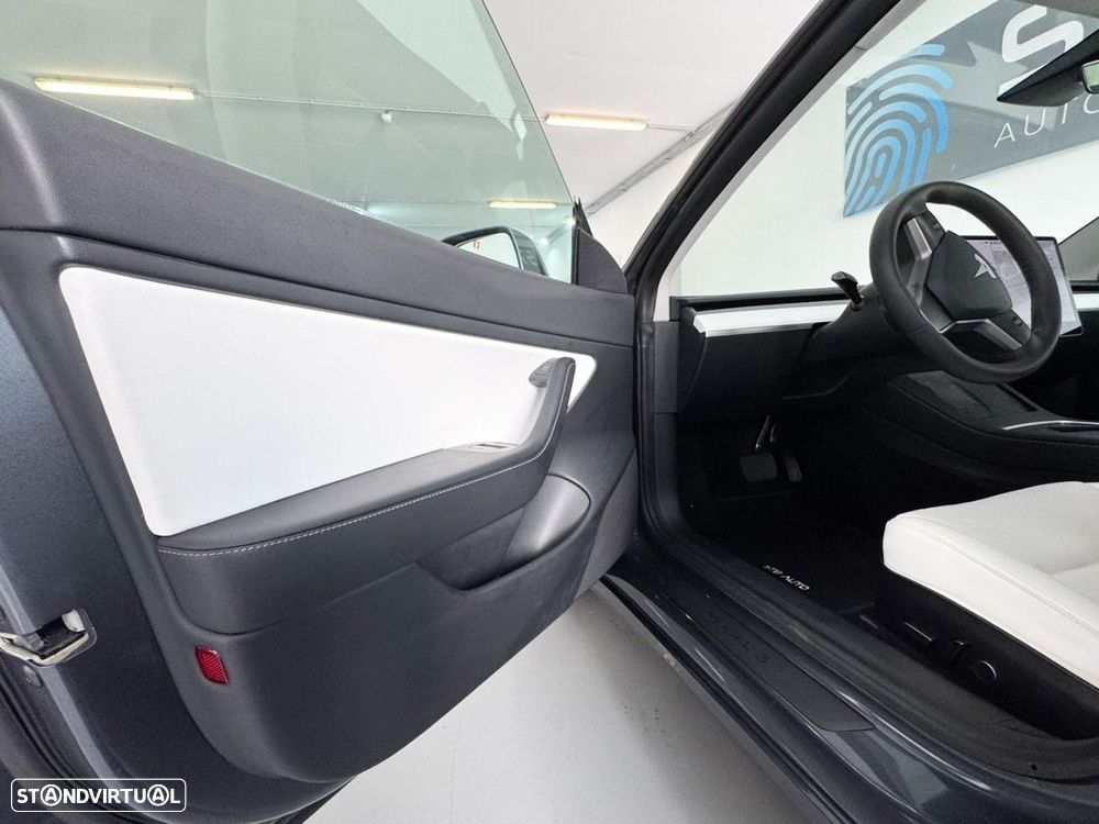 Tesla Model 3 - 6