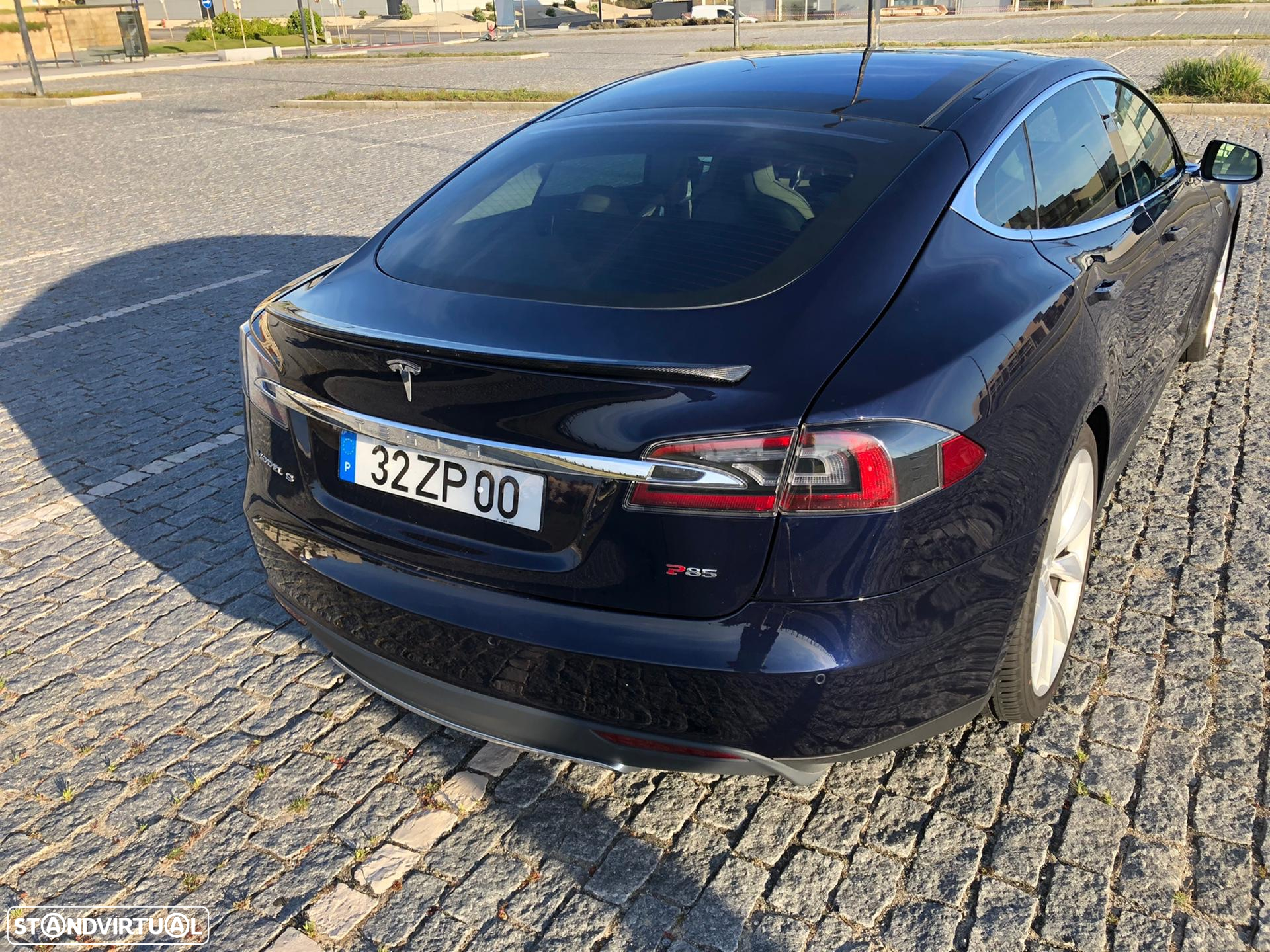 Tesla Model S - 5