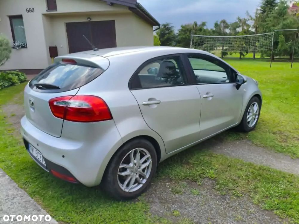 Kia Rio 1.4 M - 11