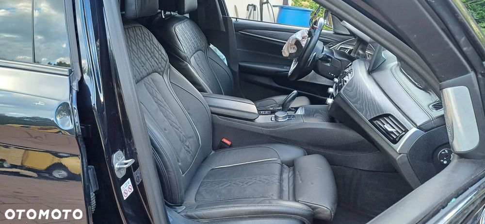 BMW Seria 5 530e xDrive - 14