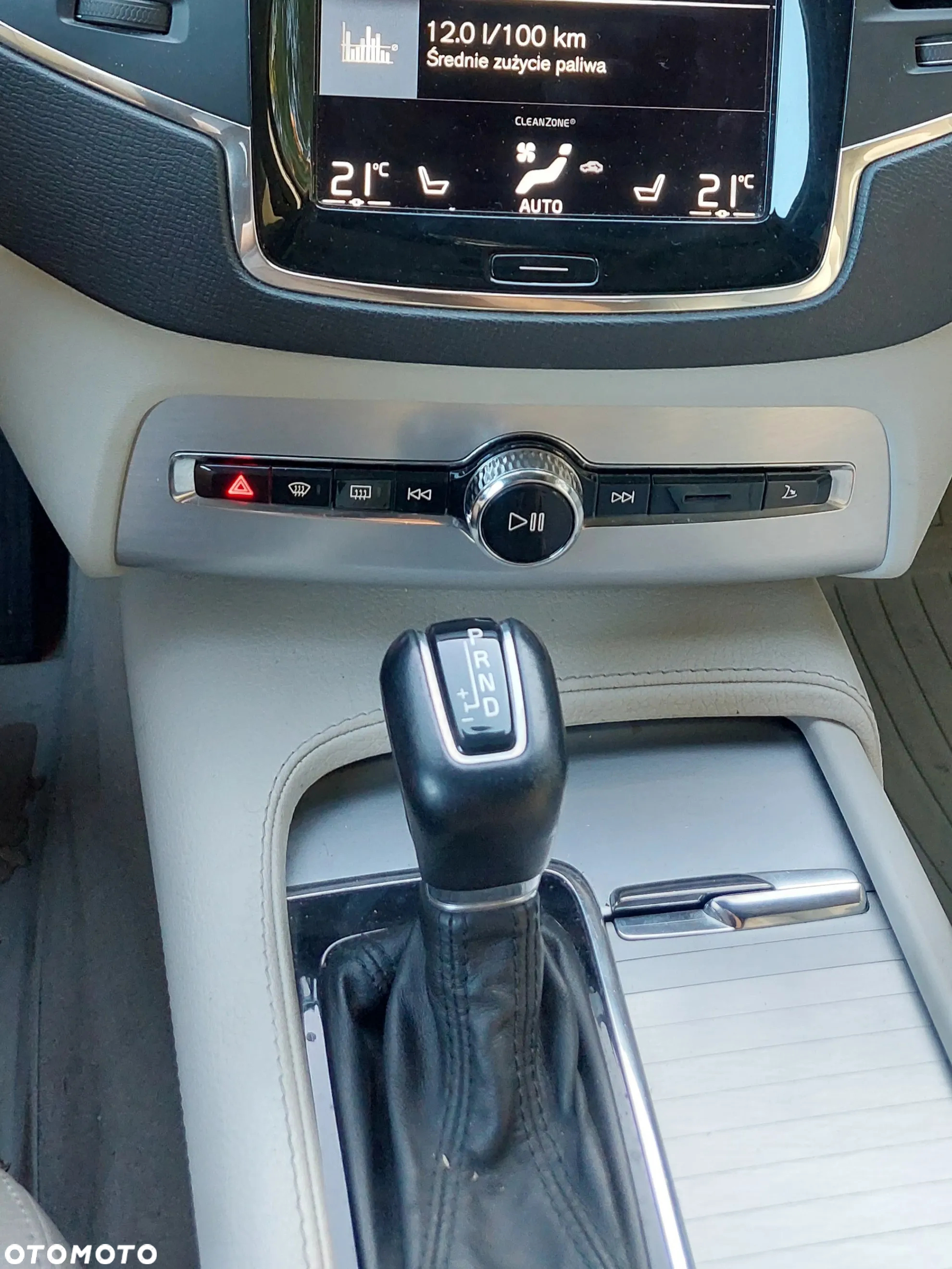 Volvo XC 90 - 9