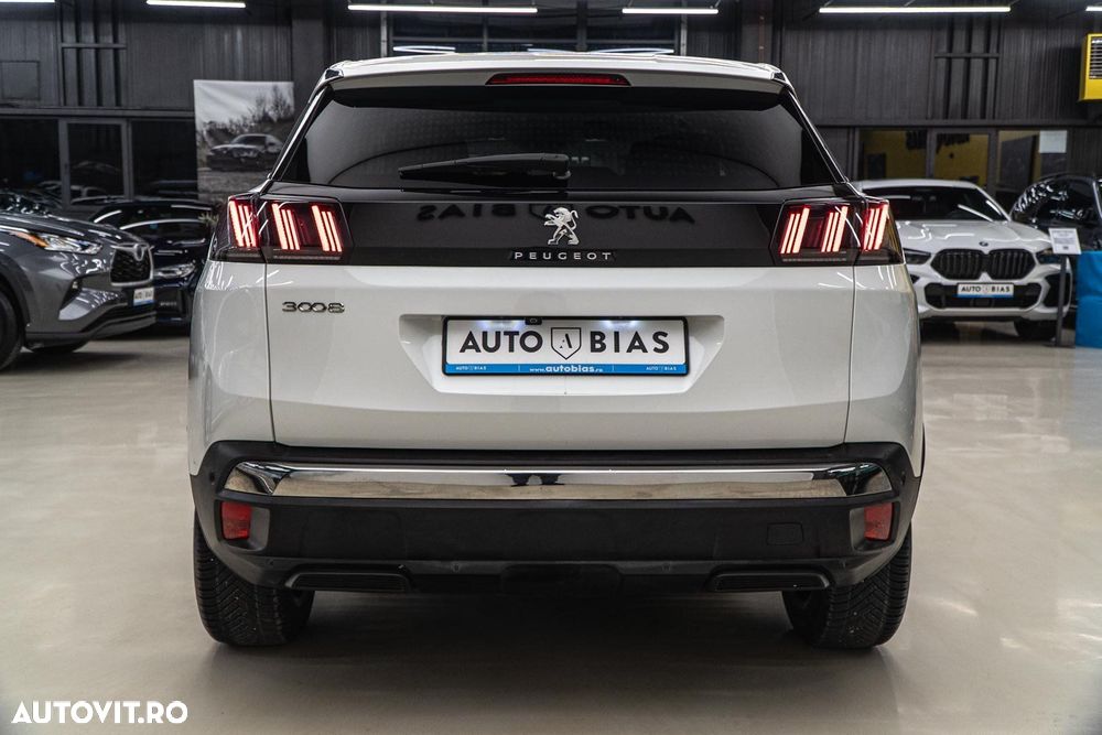 Peugeot 3008 1.2 PureTech Turbo S&S EAT6 Allure - 26
