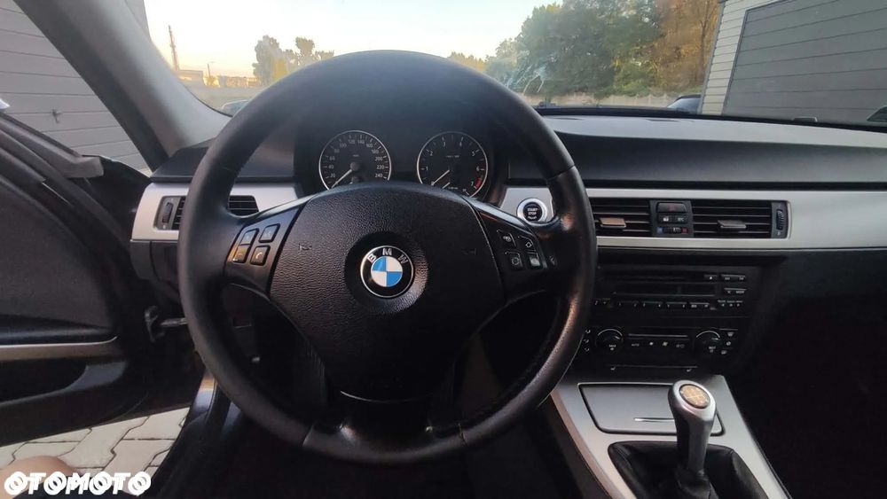 BMW Seria 3 318i - 9