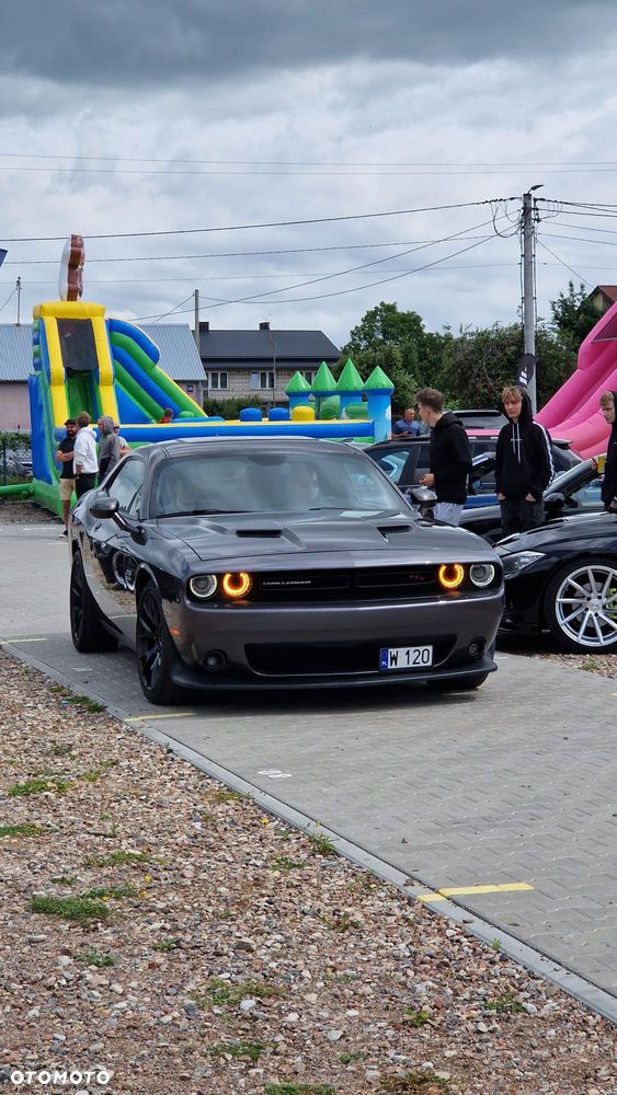 Dodge Challenger - 1