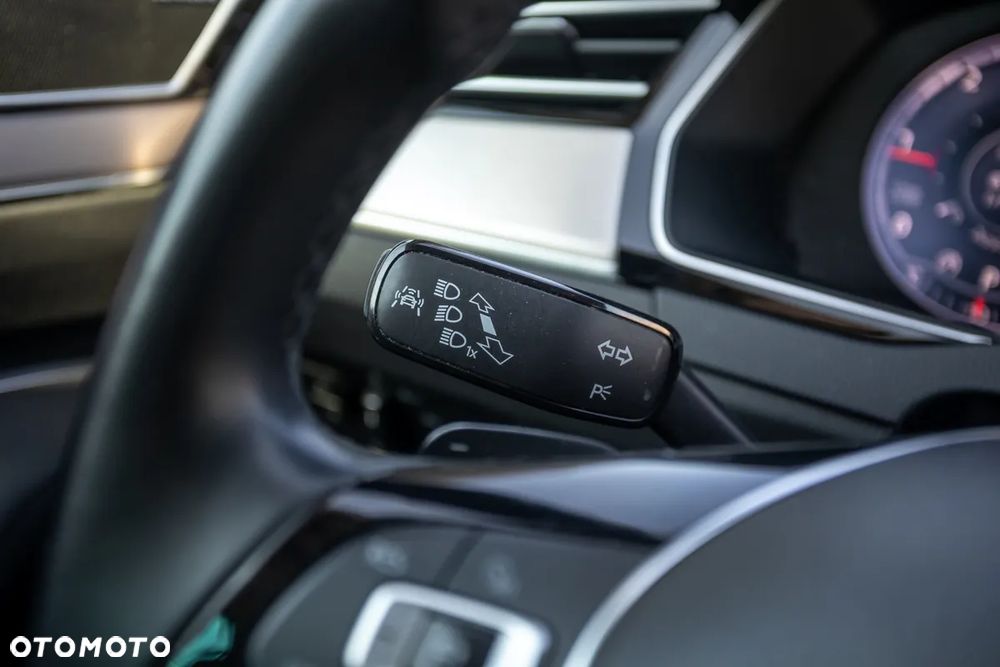 Volkswagen Passat 2.0 TDI SCR 4Motion DDG Highline - 27