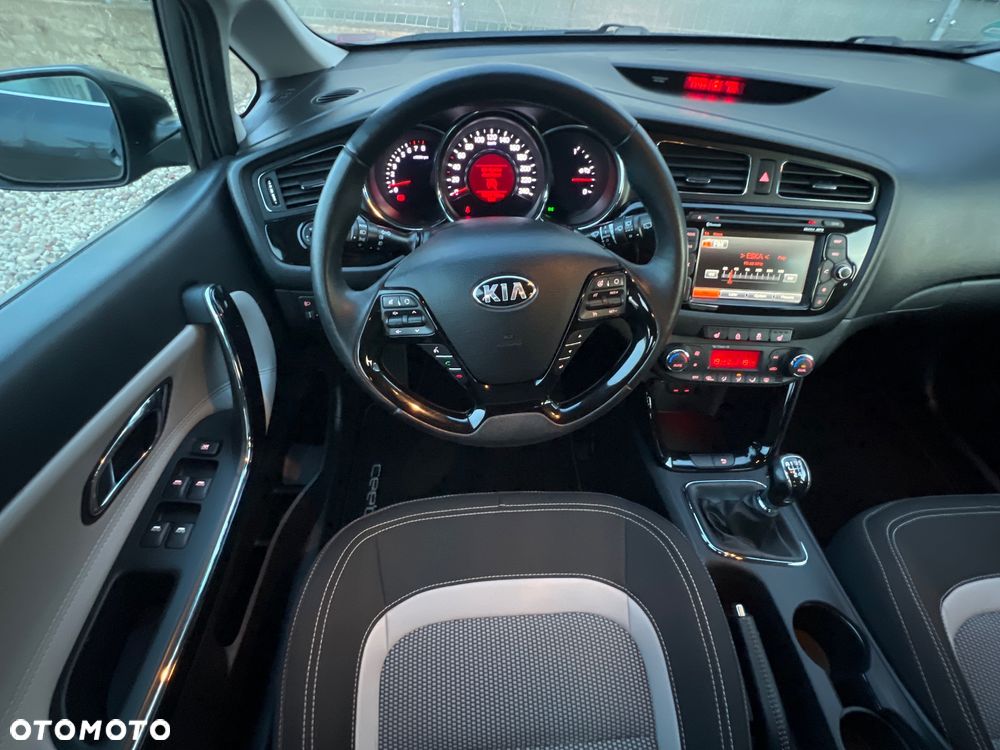 Kia Ceed 1.4 CVVT Dream Team Edition - 24