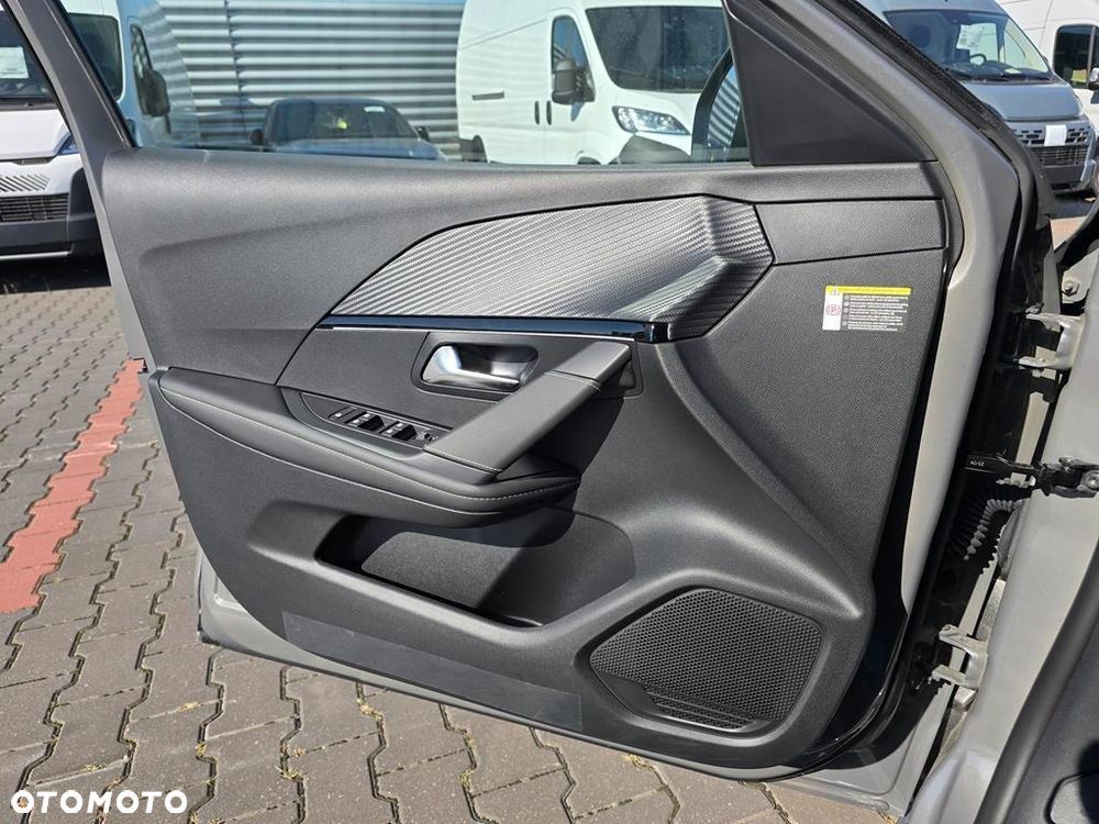 Peugeot 208 1.2 mHEV GT - 10