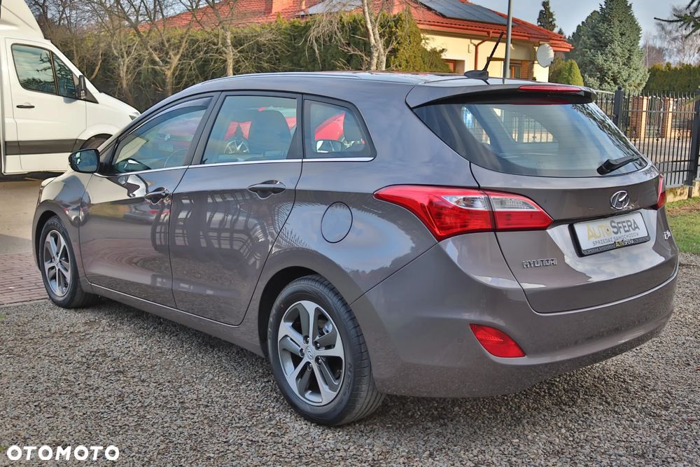 Hyundai i30 blue Kombi 1.6 GDi YES Gold - 14