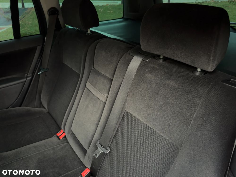Ford Mondeo 2.0 TDDi Ghia - 27