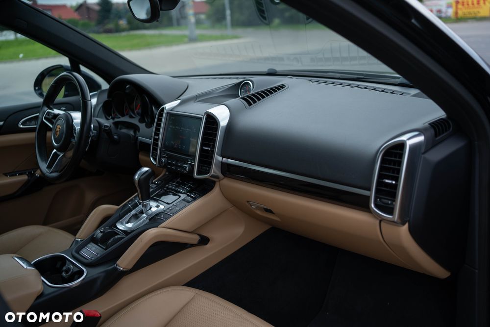 Porsche Cayenne Platinum Edition - 15