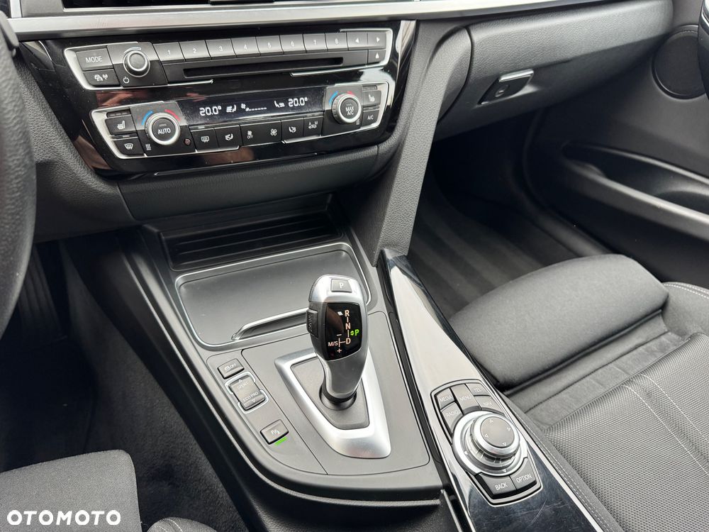 BMW Seria 3 320d xDrive Edition M Sport Shadow - 28