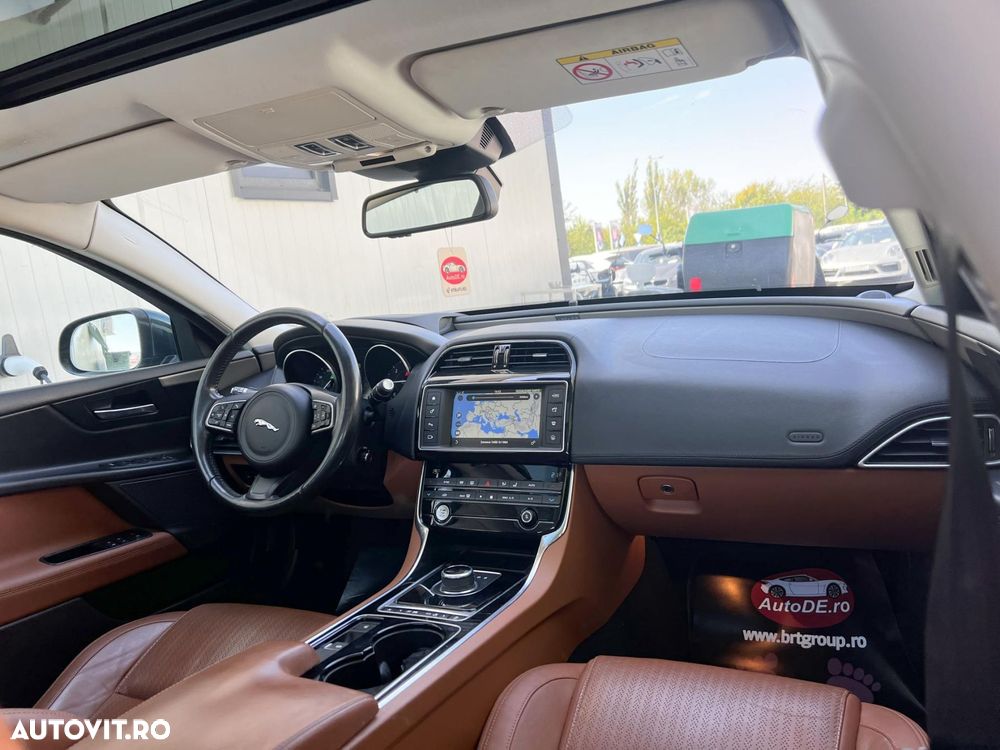 Jaguar XE 20d Aut. Portfolio - 6