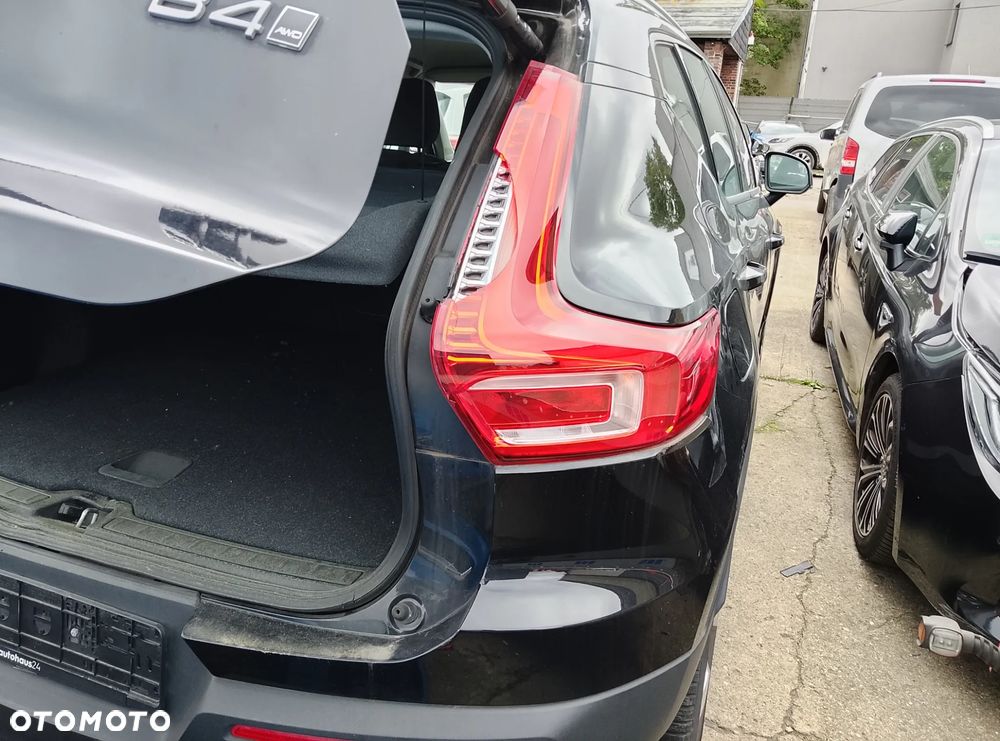 Volvo XC 40 B4 B AWD DKG Momentum Pro - 23