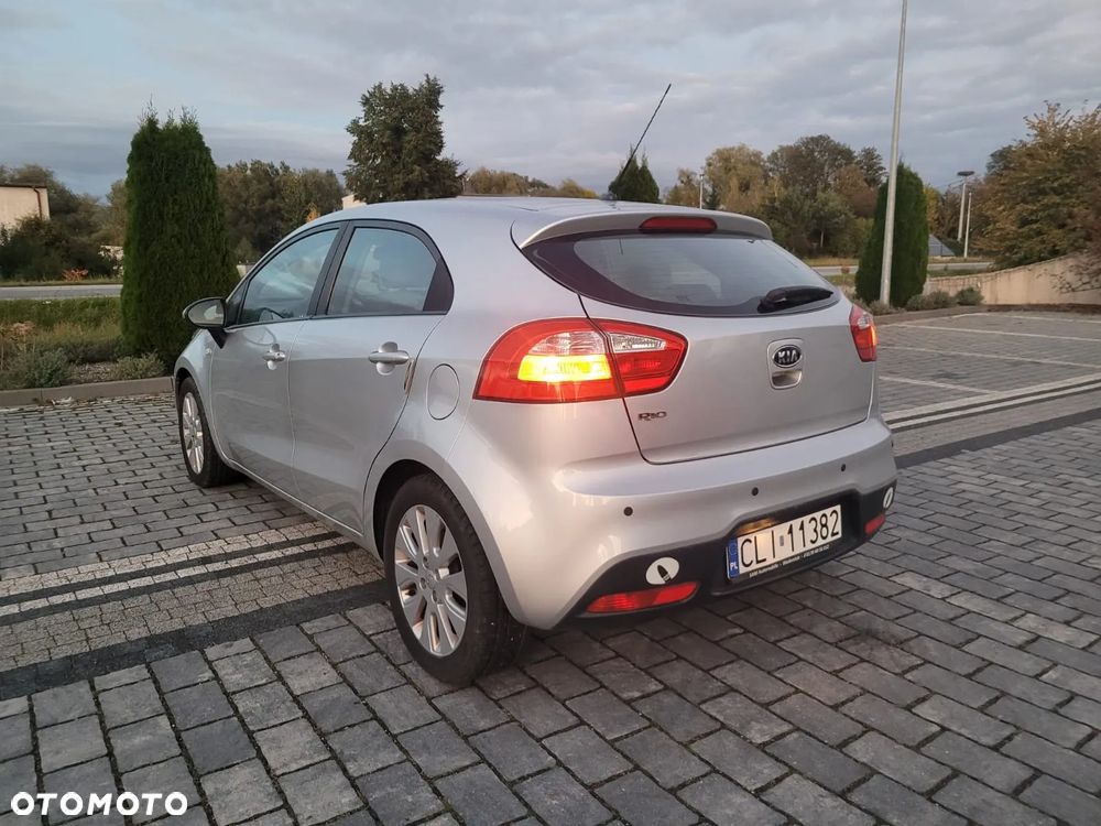 Kia Rio 1.2 Fifa World Cup Edition - 6