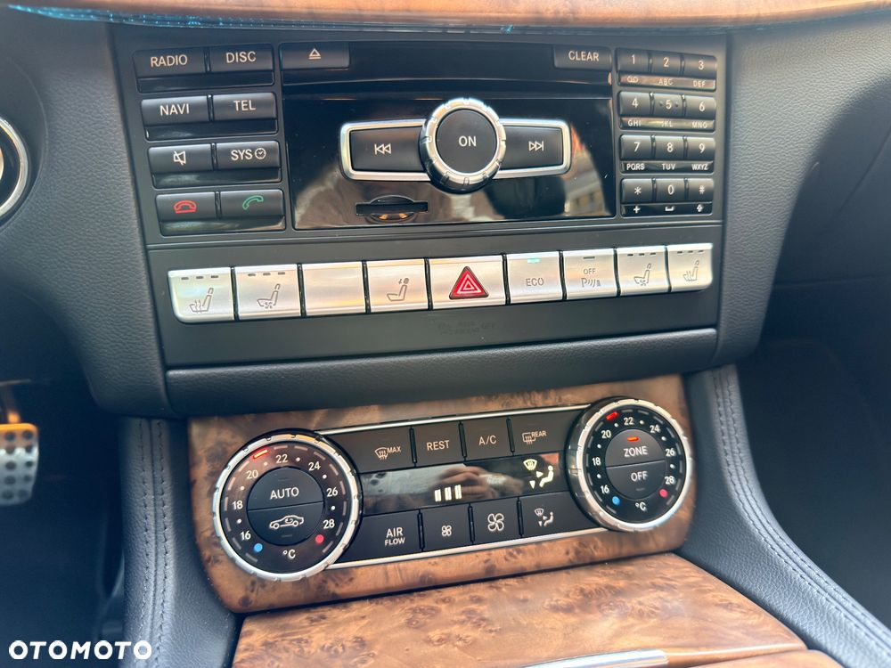 Mercedes-Benz CLS 500 4-Matic BlueEff - 35