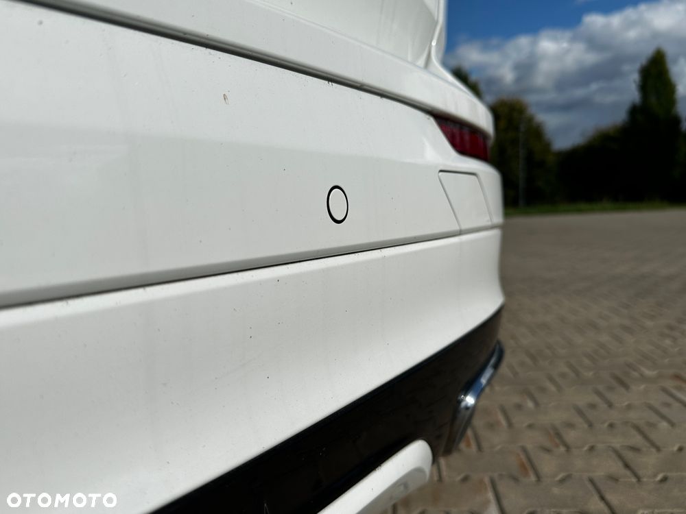 Volvo XC 60 B4 B R-Design - 32