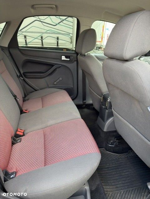 Ford Focus 1.8 Style - 13