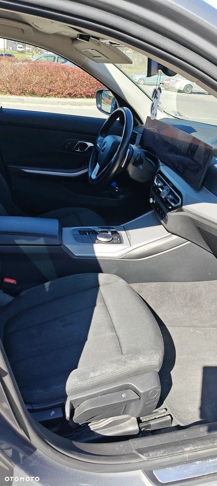 BMW Seria 3 318d MHEV - 13