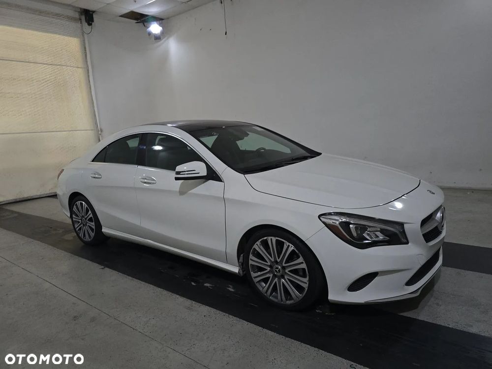 Mercedes-Benz CLA 250 4Matic 7G-DCT - 5