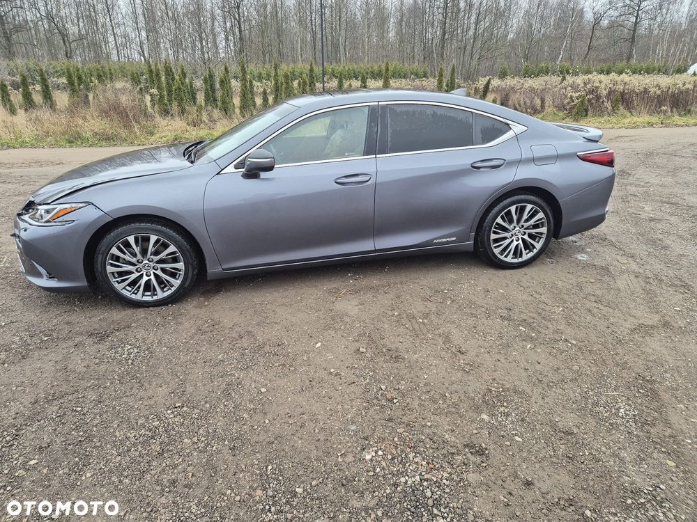 Lexus ES 300h Business Line - 17
