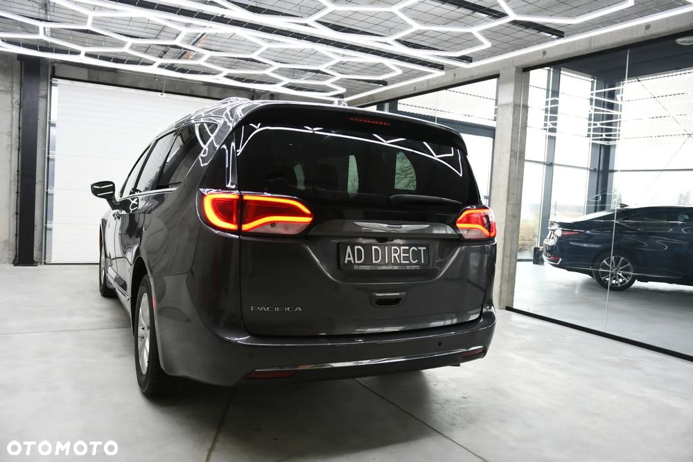 Chrysler Pacifica - 10