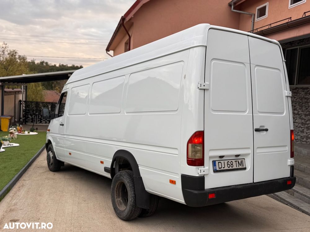 Mercedes-Benz Sprinter - 2