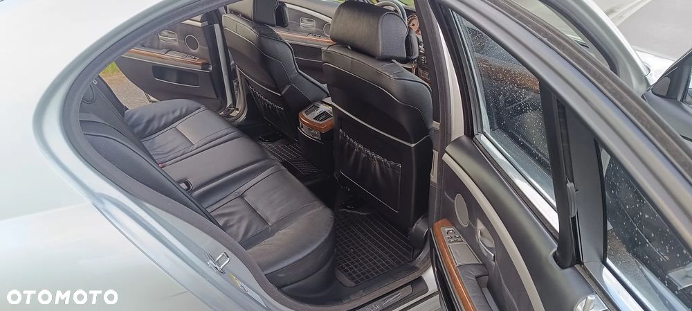 BMW Seria 7 745i - 14