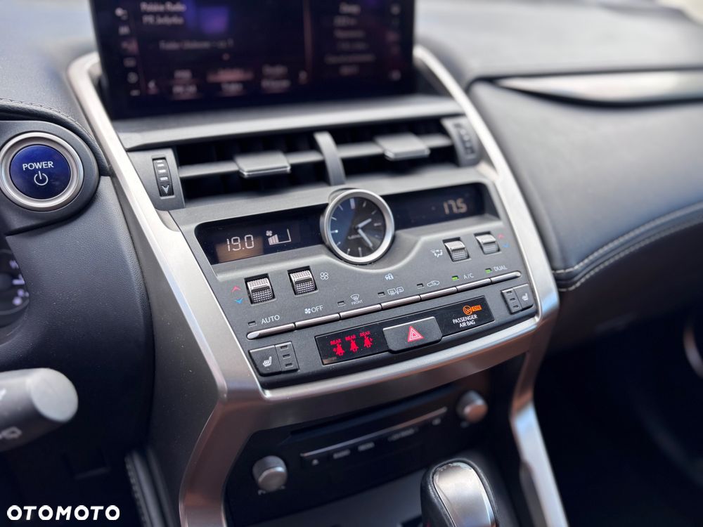 Lexus NX 300h E-FOUR Executive Line - 28