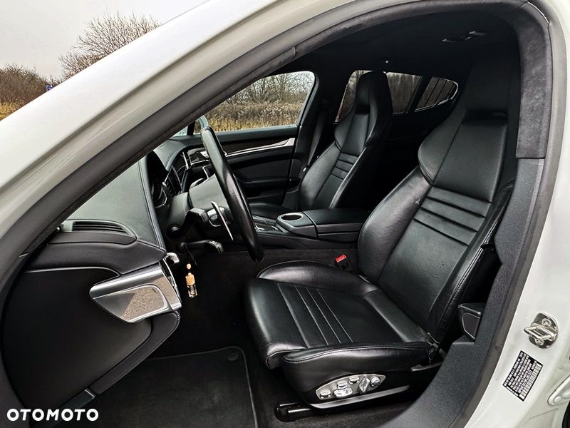 Porsche Panamera GTS PDK - 14