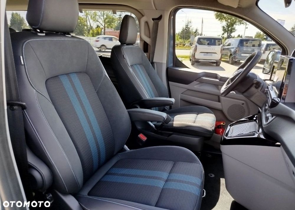Ford Tourneo Custom - 12