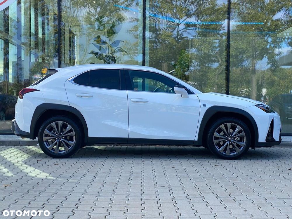 Lexus UX 300h F Sport Design - 3