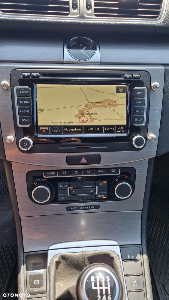 Volkswagen Passat - 16