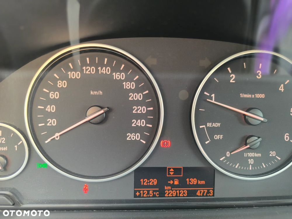 BMW Seria 3 318d xDrive - 10