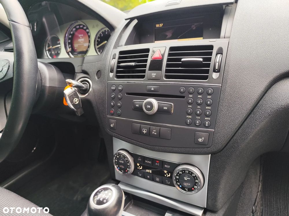 Mercedes-Benz Klasa C 180 BlueEFFICIENCY Avantgarde - 23