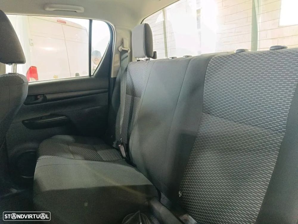 Toyota Hilux 2.4 D-4D 4WD CD CM - 9