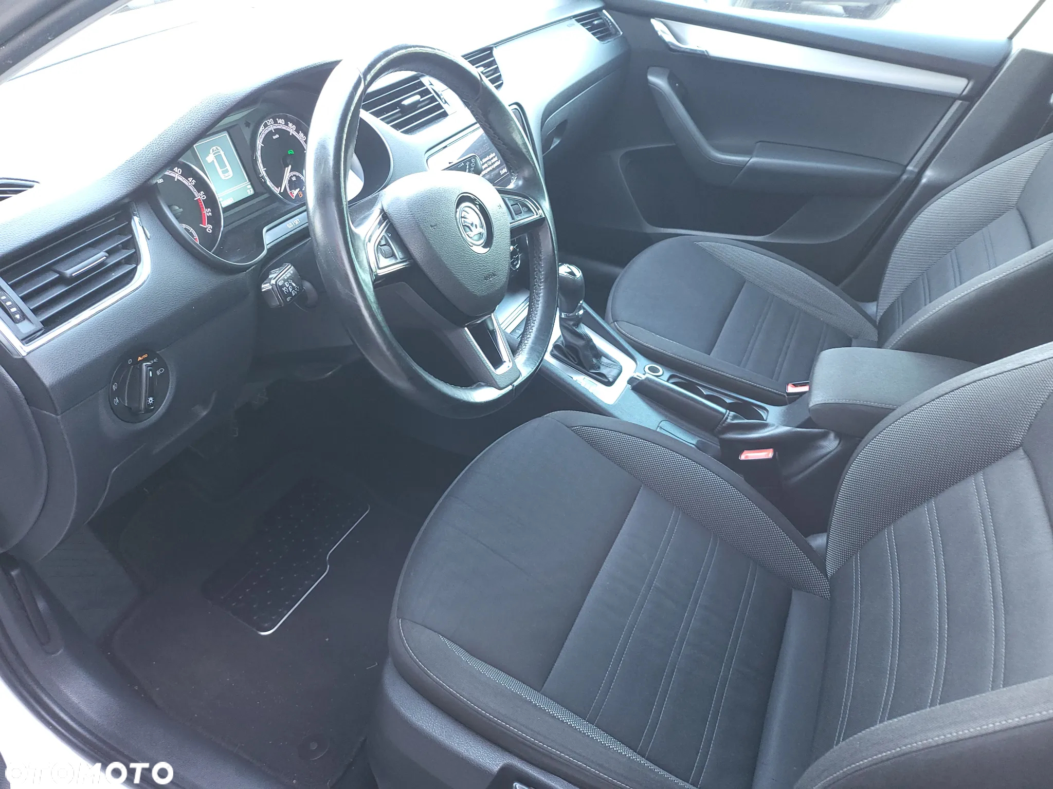 Skoda Octavia 1.6 TDI DSG Style - 16