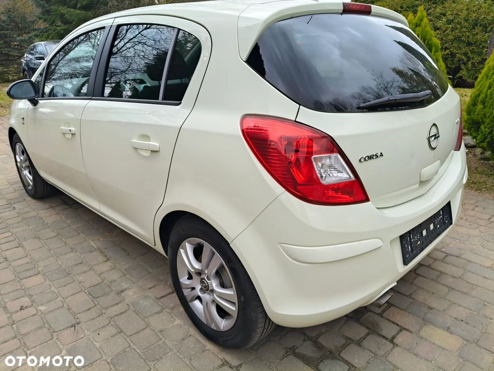 Opel Corsa 1.2 16V Cosmo - 2