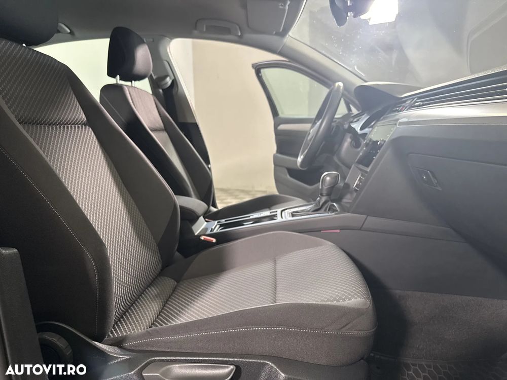 Volkswagen Passat - 12