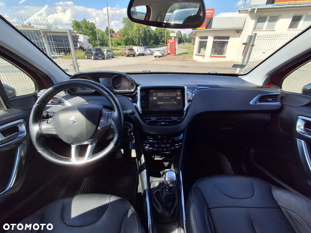 Peugeot 2008 1.6 BlueHDi Allure S&S - 28