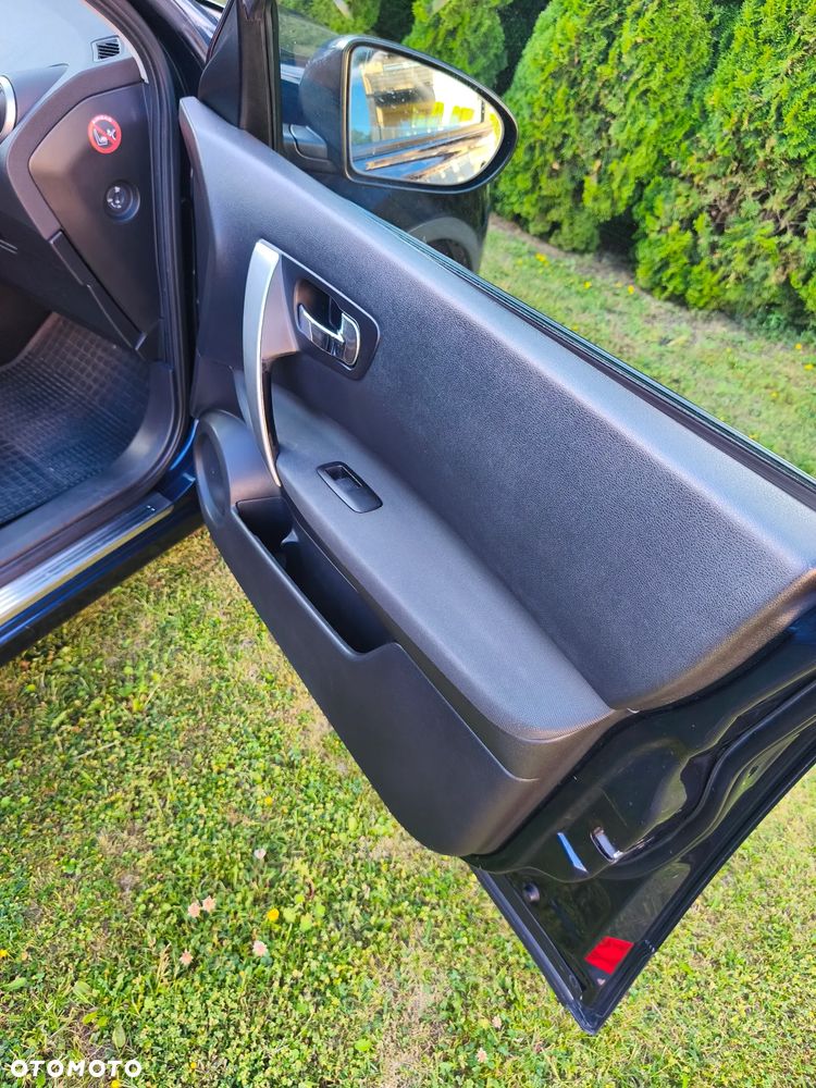 Nissan Qashqai 2.0 dCi DPF tekna - 8