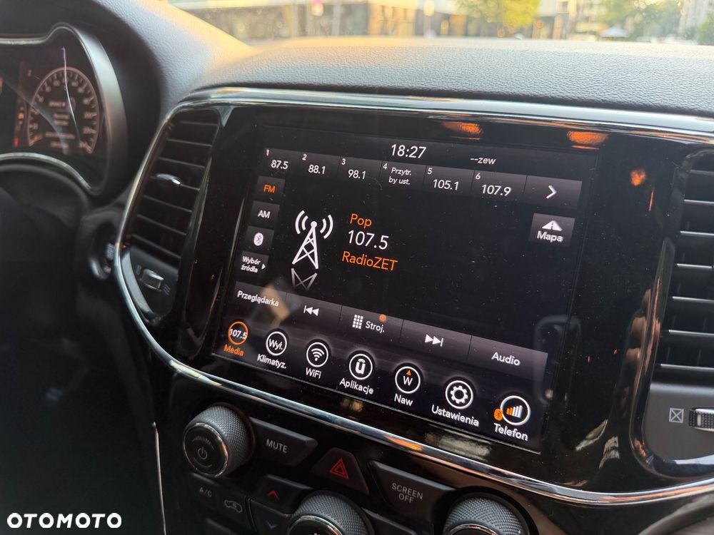 Jeep Grand Cherokee - 24
